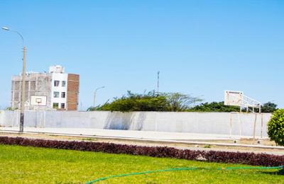 VENTA DE AMPLIO TERRENO EN URB. LOS NOGALES